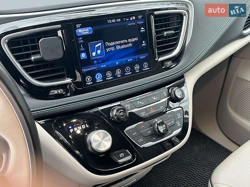 Минивэн Chrysler Pacifica 2017 в Киеве фото 21 Минивэн Chrysler Pacifica 2017 в Киеве