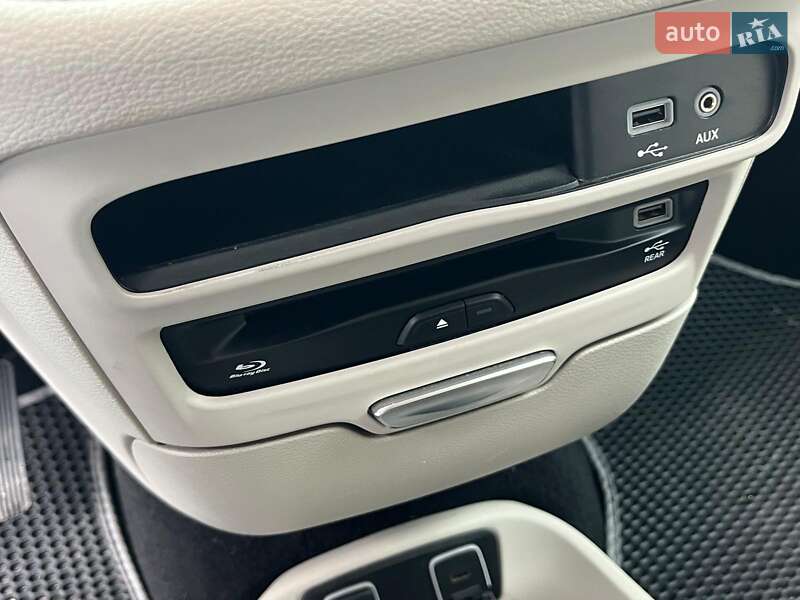 Минивэн Chrysler Pacifica 2017 в Киеве фото 25 Минивэн Chrysler Pacifica 2017 в Киеве