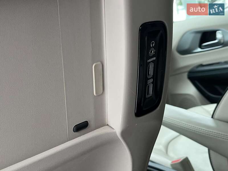 Минивэн Chrysler Pacifica 2017 в Киеве фото 29 Минивэн Chrysler Pacifica 2017 в Киеве