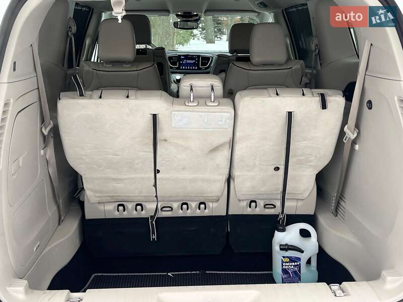 Минивэн Chrysler Pacifica 2017 в Киеве фото 32 Минивэн Chrysler Pacifica 2017 в Киеве