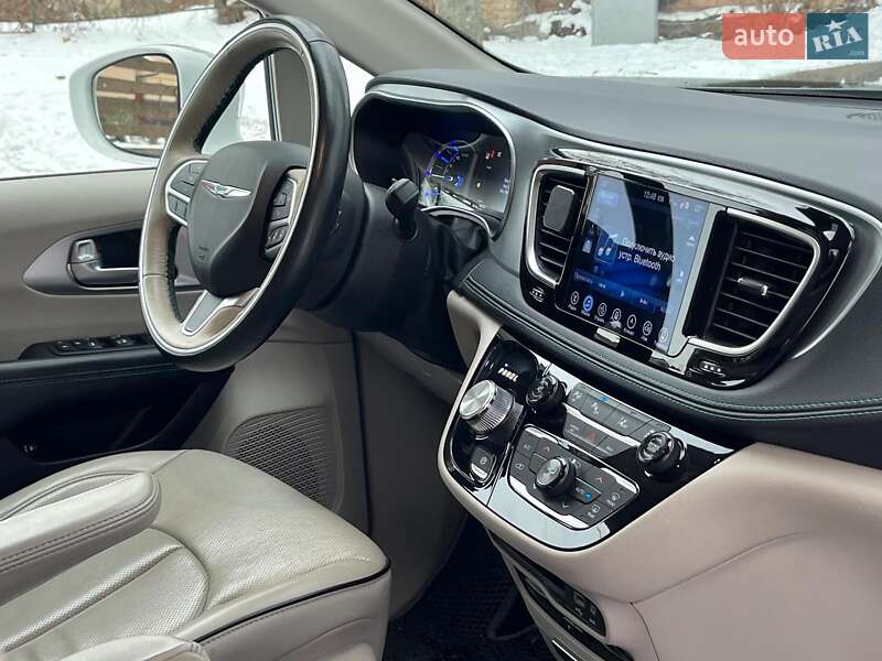 Минивэн Chrysler Pacifica 2017 в Киеве фото 41 Минивэн Chrysler Pacifica 2017 в Киеве