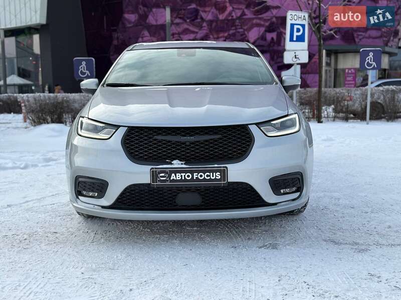 Минивэн Chrysler Pacifica 2023 в Киеве фото 2 Минивэн Chrysler Pacifica 2023 в Киеве