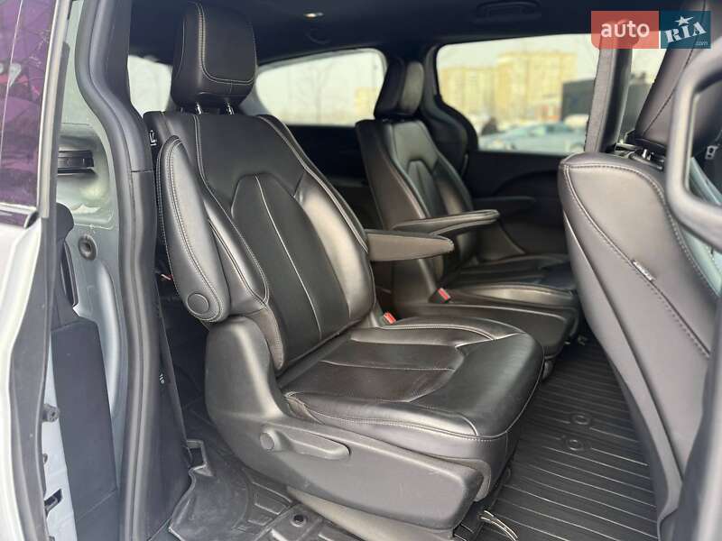 Минивэн Chrysler Pacifica 2023 в Киеве фото 13 Минивэн Chrysler Pacifica 2023 в Киеве