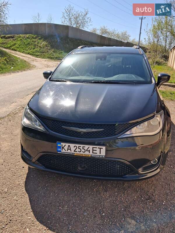 Минивэн Chrysler Pacifica 2018 в Чернигове фото Минивэн Chrysler Pacifica 2018 в Чернигове