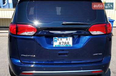 Минивэн Chrysler Pacifica 2016 в Киеве