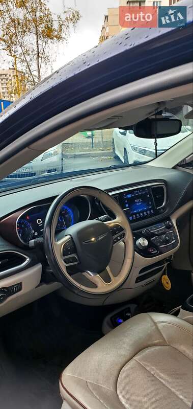 Мінівен Chrysler Pacifica 2016 в Києві фото 11 Мінівен Chrysler Pacifica 2016 в Києві