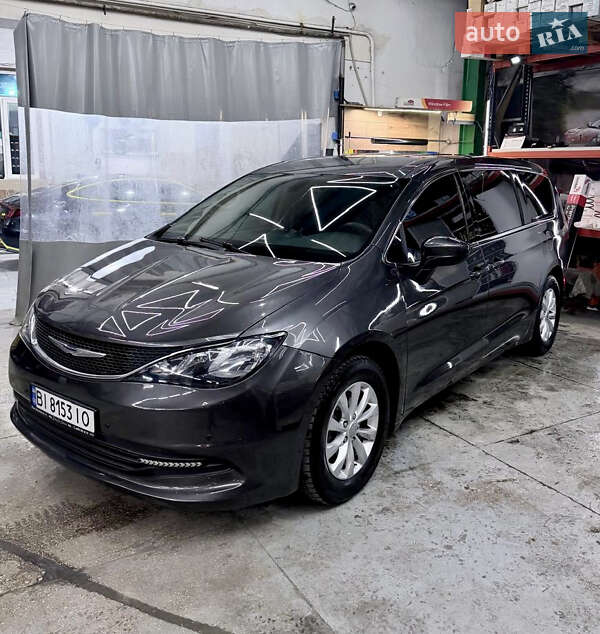 Минивэн Chrysler Pacifica 2017 в Киеве фото 7 Минивэн Chrysler Pacifica 2017 в Киеве