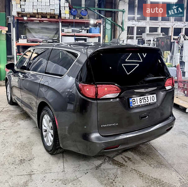 Минивэн Chrysler Pacifica 2017 в Киеве фото 12 Минивэн Chrysler Pacifica 2017 в Киеве