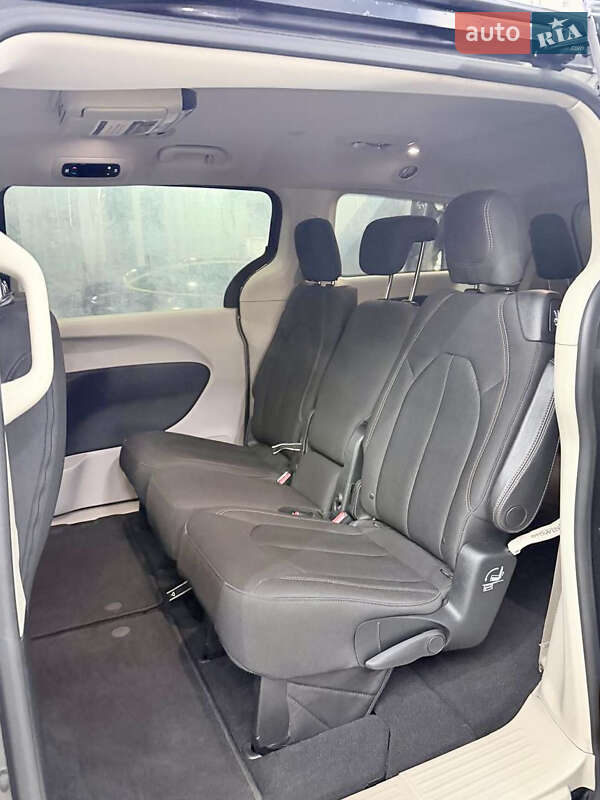 Минивэн Chrysler Pacifica 2017 в Киеве фото 21 Минивэн Chrysler Pacifica 2017 в Киеве
