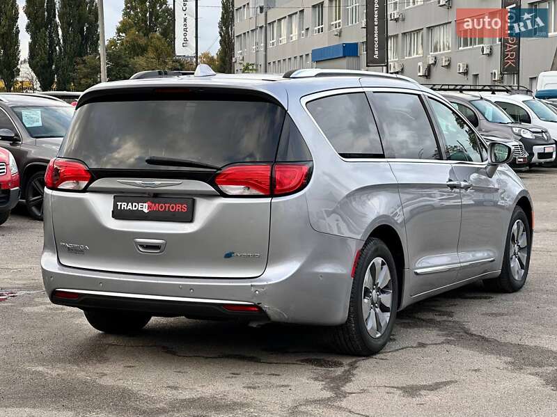 Мінівен Chrysler Pacifica 2017 в Києві