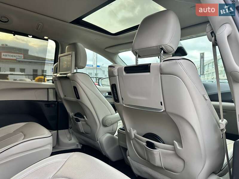 Мінівен Chrysler Pacifica 2017 в Києві
