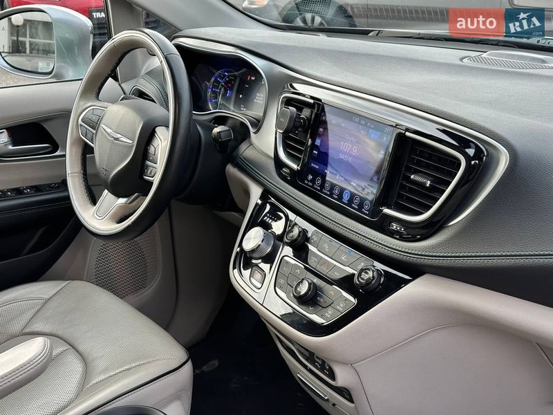 Мінівен Chrysler Pacifica 2017 в Києві