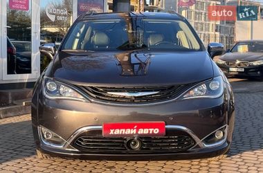 Мінівен Chrysler Pacifica 2018 в Львові