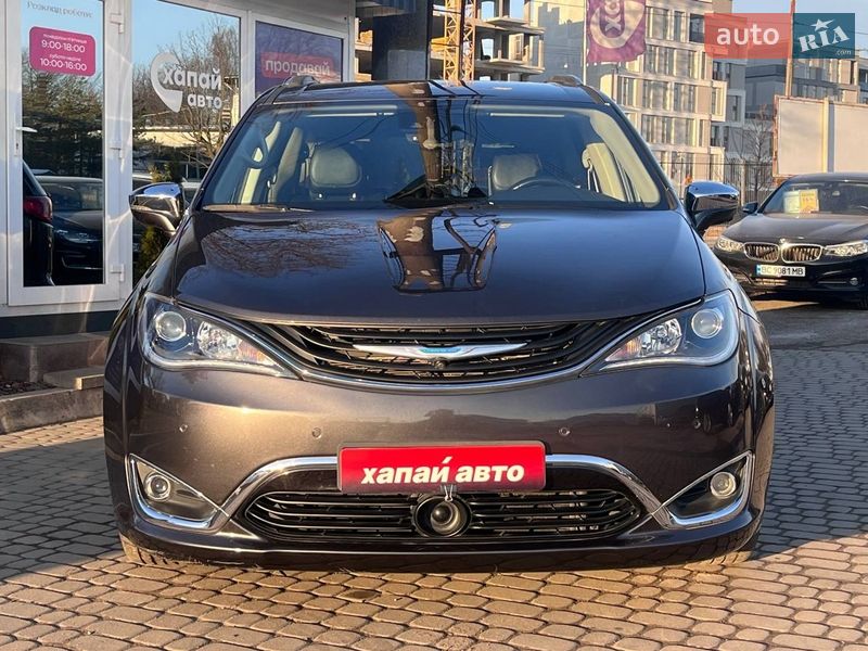 Мінівен Chrysler Pacifica 2018 в Львові