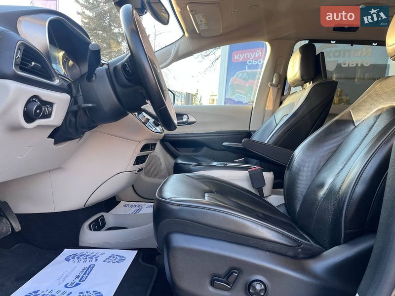 Мінівен Chrysler Pacifica 2018 в Львові