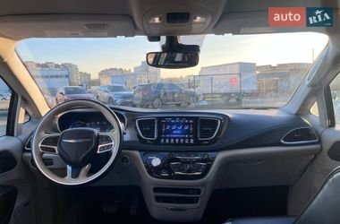 Мінівен Chrysler Pacifica 2018 в Львові
