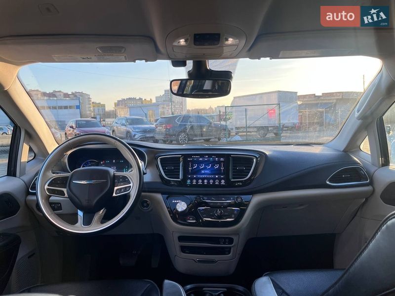 Мінівен Chrysler Pacifica 2018 в Львові