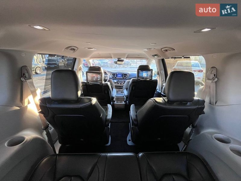Мінівен Chrysler Pacifica 2018 в Львові