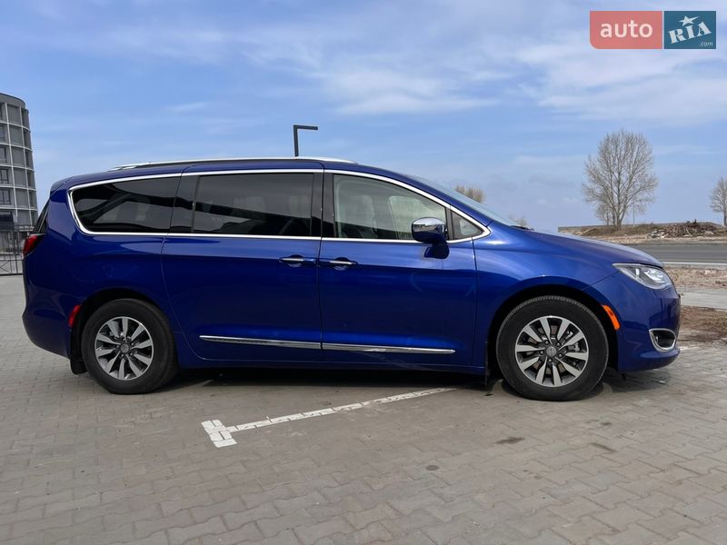 Минивэн Chrysler Pacifica 2020 в Черкассах