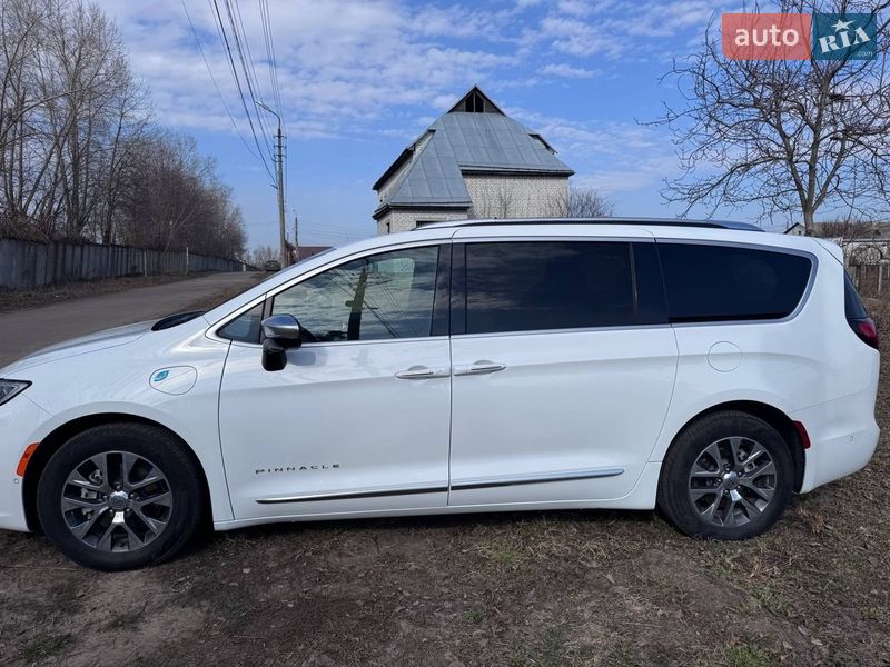Минивэн Chrysler Pacifica 2023 в Киеве
