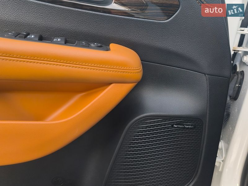 Минивэн Chrysler Pacifica 2023 в Киеве