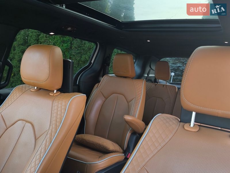Минивэн Chrysler Pacifica 2023 в Киеве