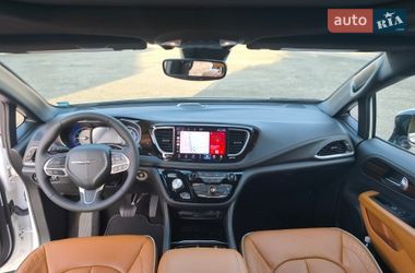 Минивэн Chrysler Pacifica 2023 в Киеве