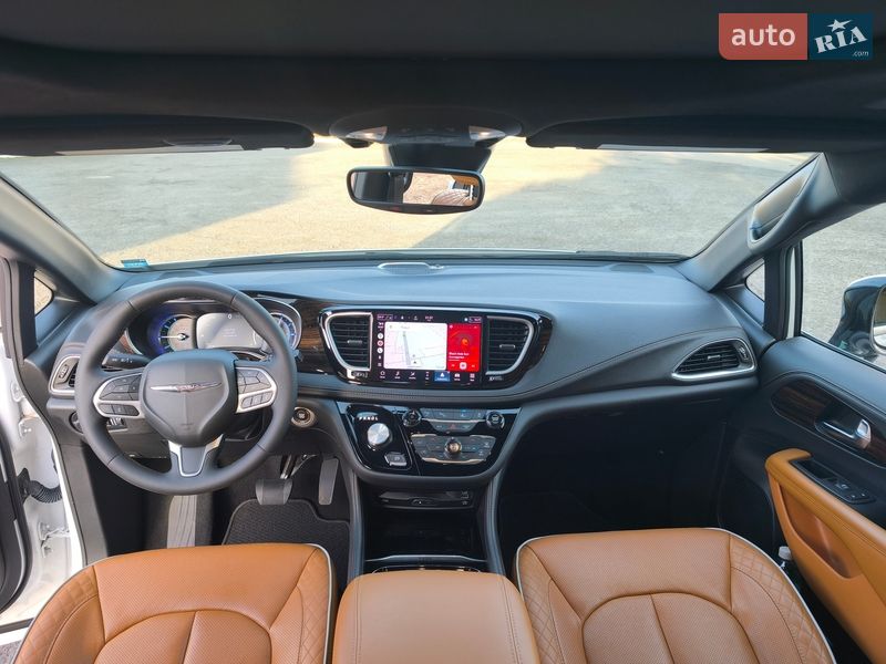 Минивэн Chrysler Pacifica 2023 в Киеве
