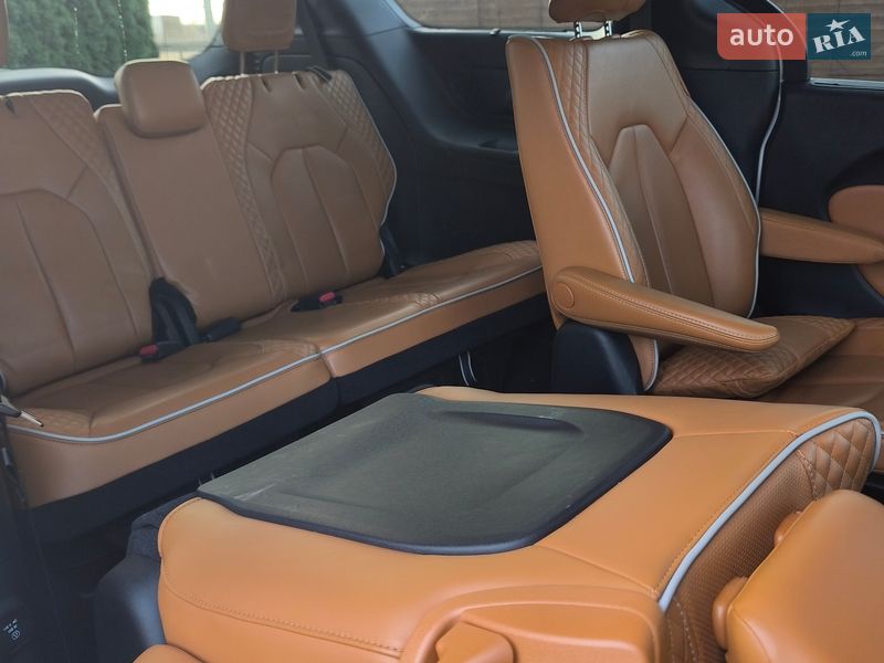 Минивэн Chrysler Pacifica 2023 в Киеве