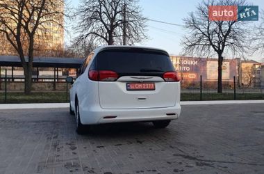 Мінівен Chrysler Pacifica 2020 в Києві