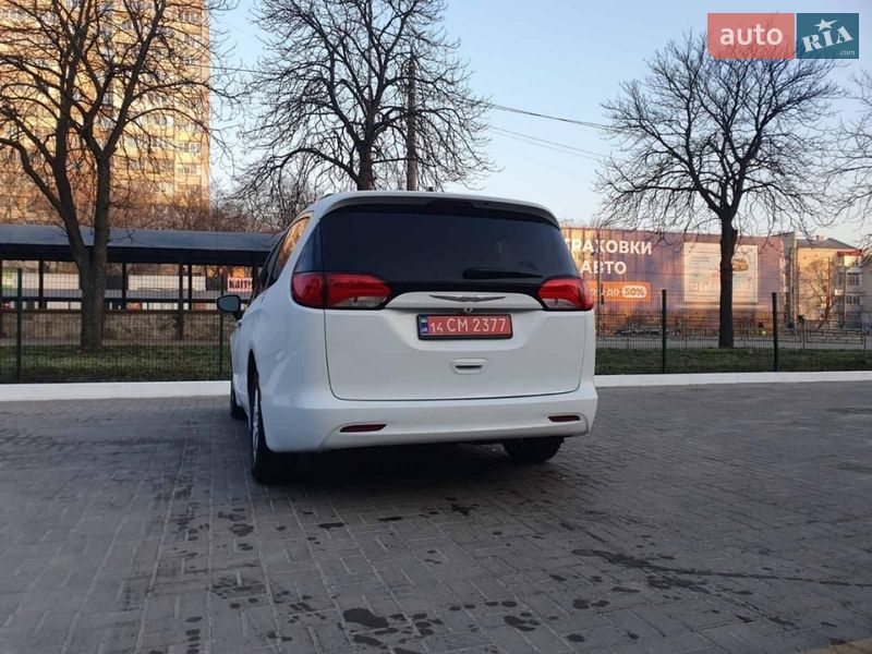 Мінівен Chrysler Pacifica 2020 в Києві