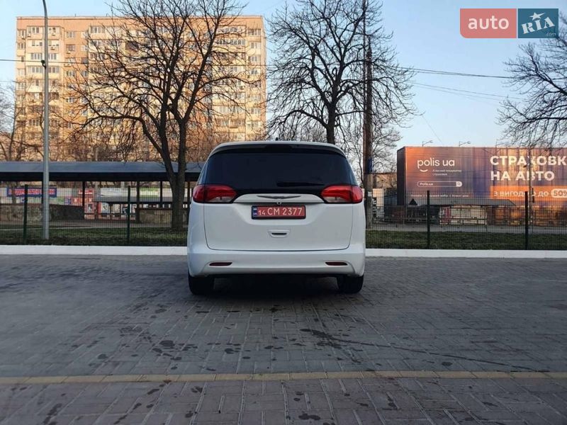 Мінівен Chrysler Pacifica 2020 в Києві