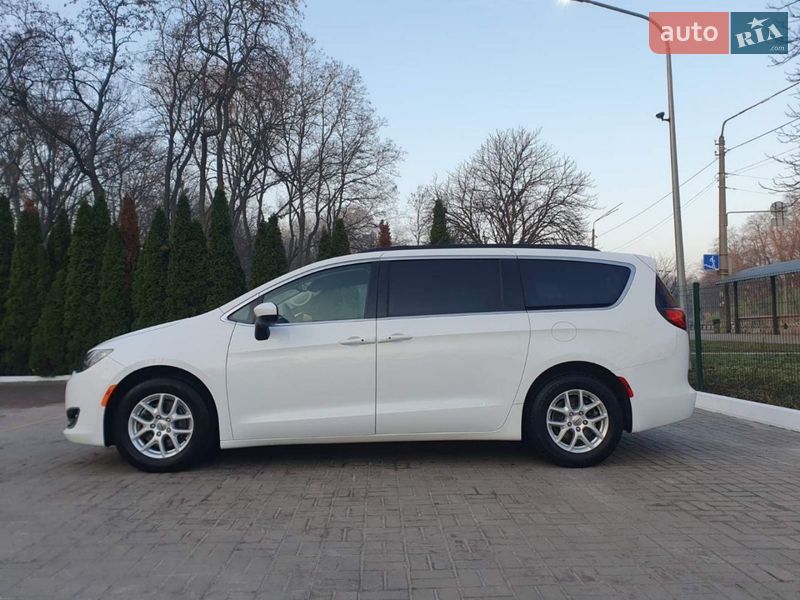 Минивэн Chrysler Pacifica 2020 в Киеве