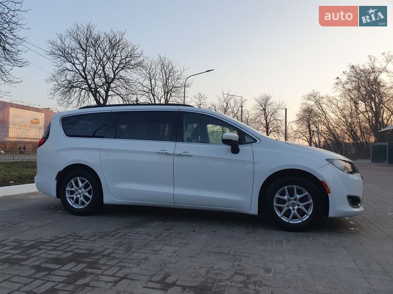 Минивэн Chrysler Pacifica 2020 в Киеве