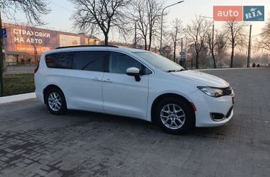Минивэн Chrysler Pacifica 2020 в Киеве