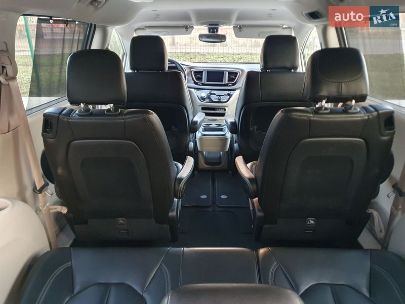 Минивэн Chrysler Pacifica 2020 в Киеве
