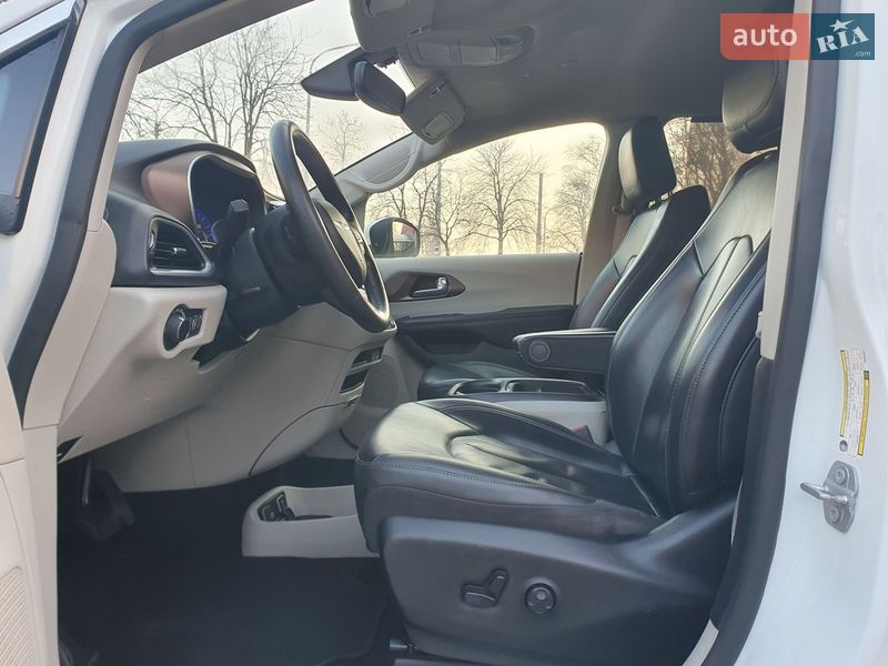 Минивэн Chrysler Pacifica 2020 в Киеве