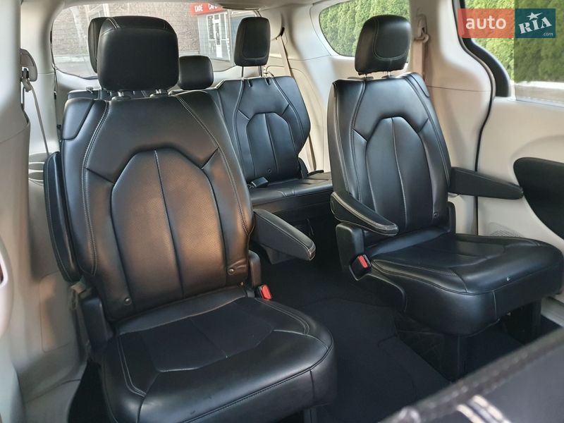 Мінівен Chrysler Pacifica 2020 в Києві