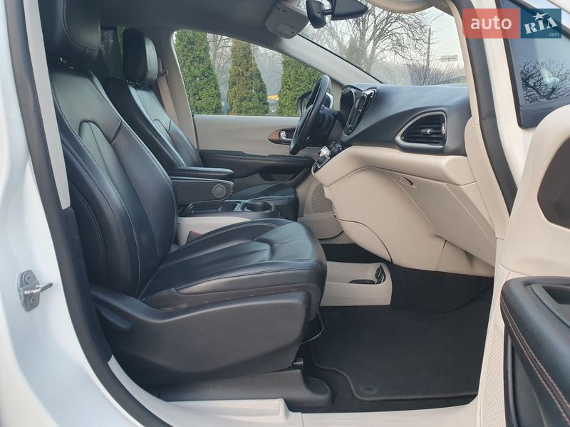 Минивэн Chrysler Pacifica 2020 в Киеве