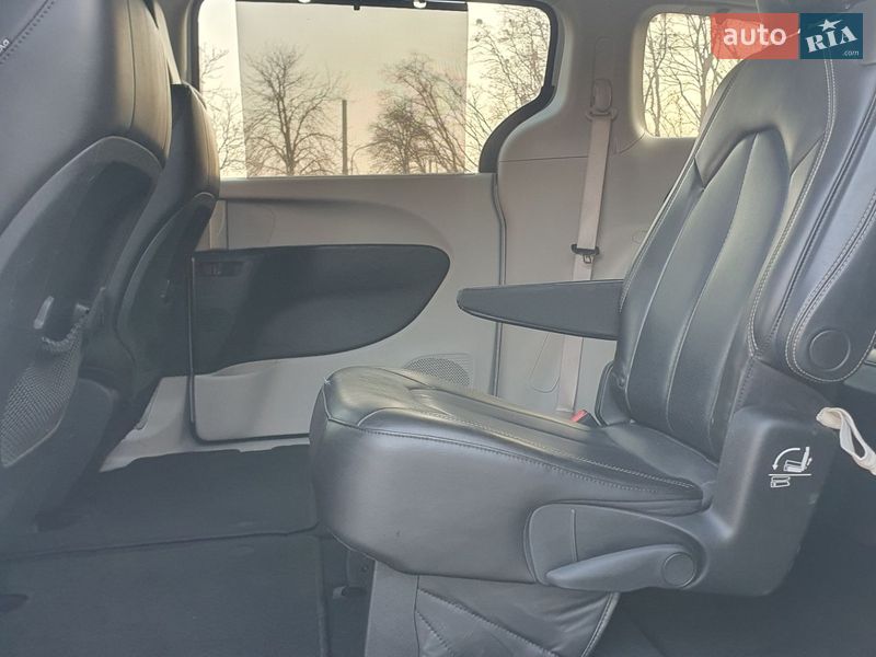 Минивэн Chrysler Pacifica 2020 в Киеве
