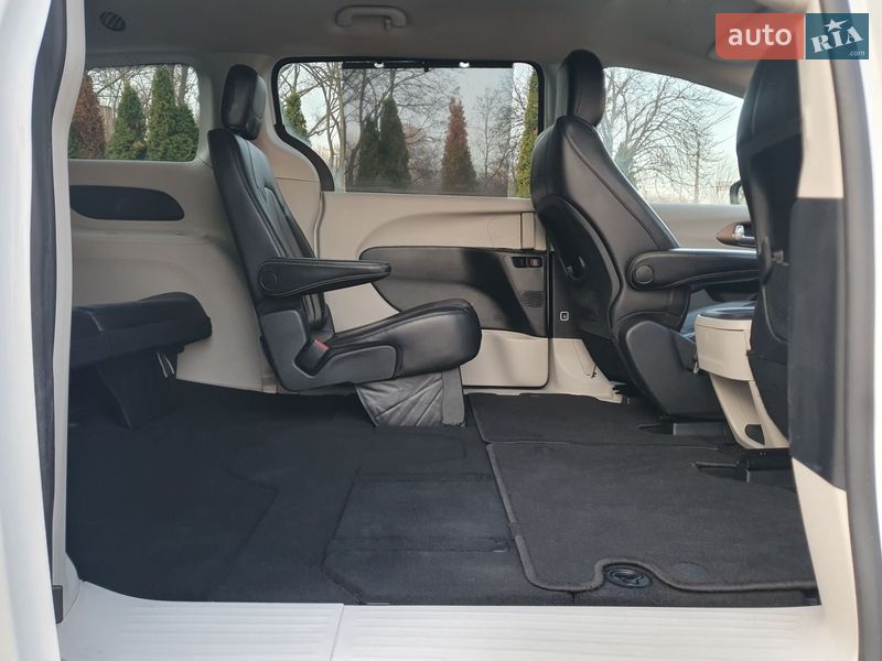 Мінівен Chrysler Pacifica 2020 в Києві