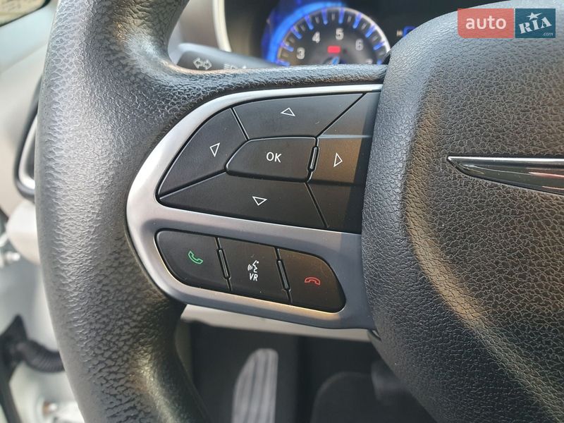 Минивэн Chrysler Pacifica 2020 в Киеве