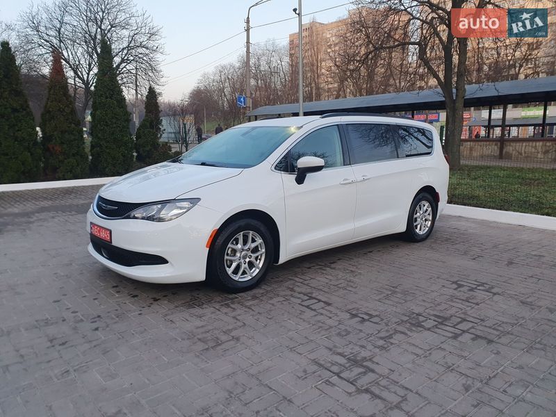Минивэн Chrysler Pacifica 2020 в Киеве