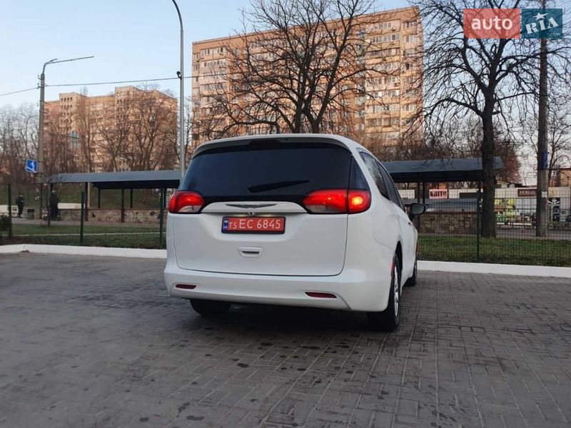 Минивэн Chrysler Pacifica 2020 в Киеве