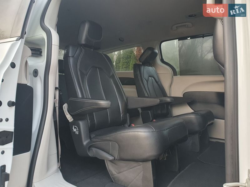 Минивэн Chrysler Pacifica 2020 в Киеве