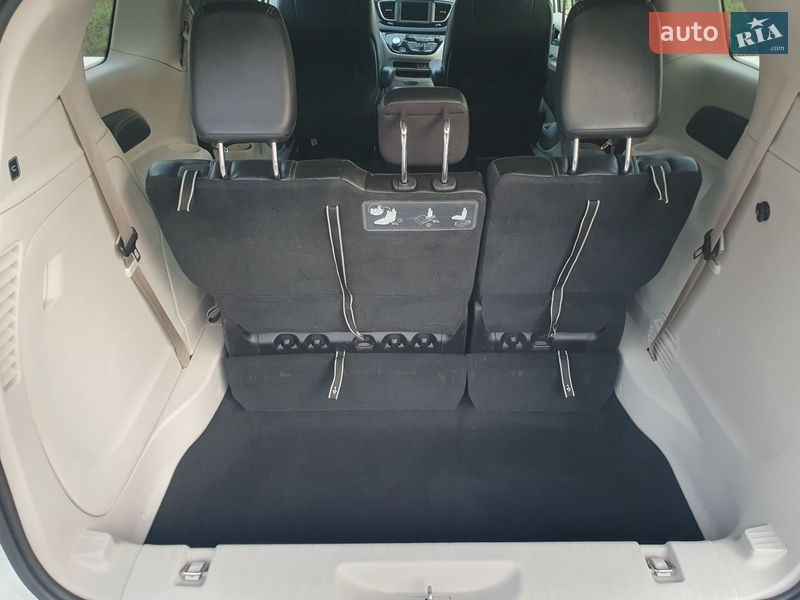 Минивэн Chrysler Pacifica 2020 в Киеве