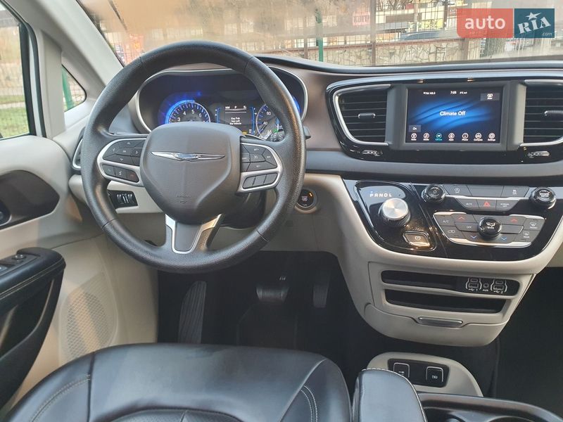 Минивэн Chrysler Pacifica 2020 в Киеве