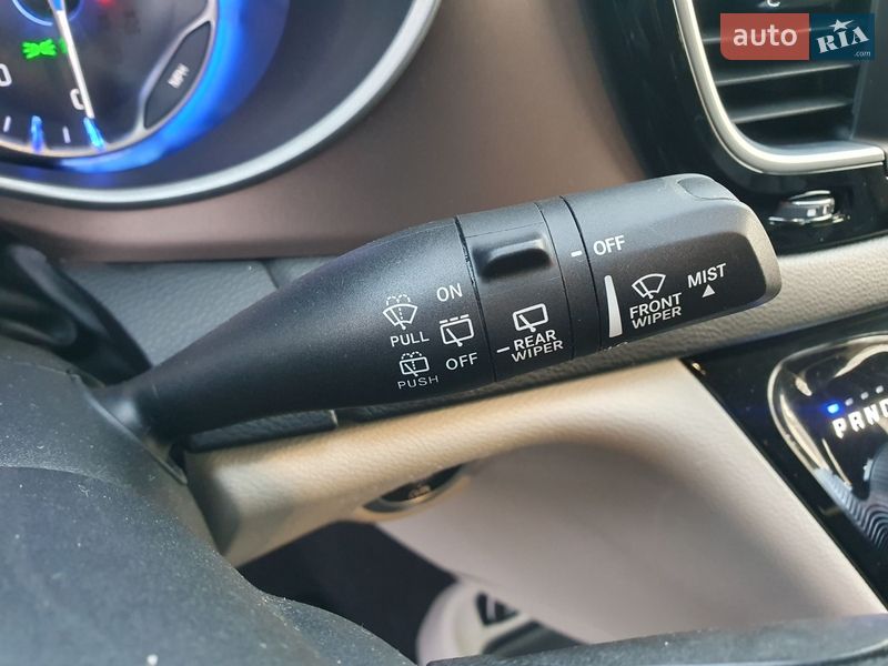 Минивэн Chrysler Pacifica 2020 в Киеве