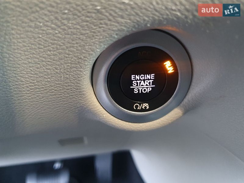 Минивэн Chrysler Pacifica 2020 в Киеве