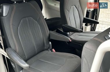 Мінівен Chrysler Pacifica 2019 в Одесі